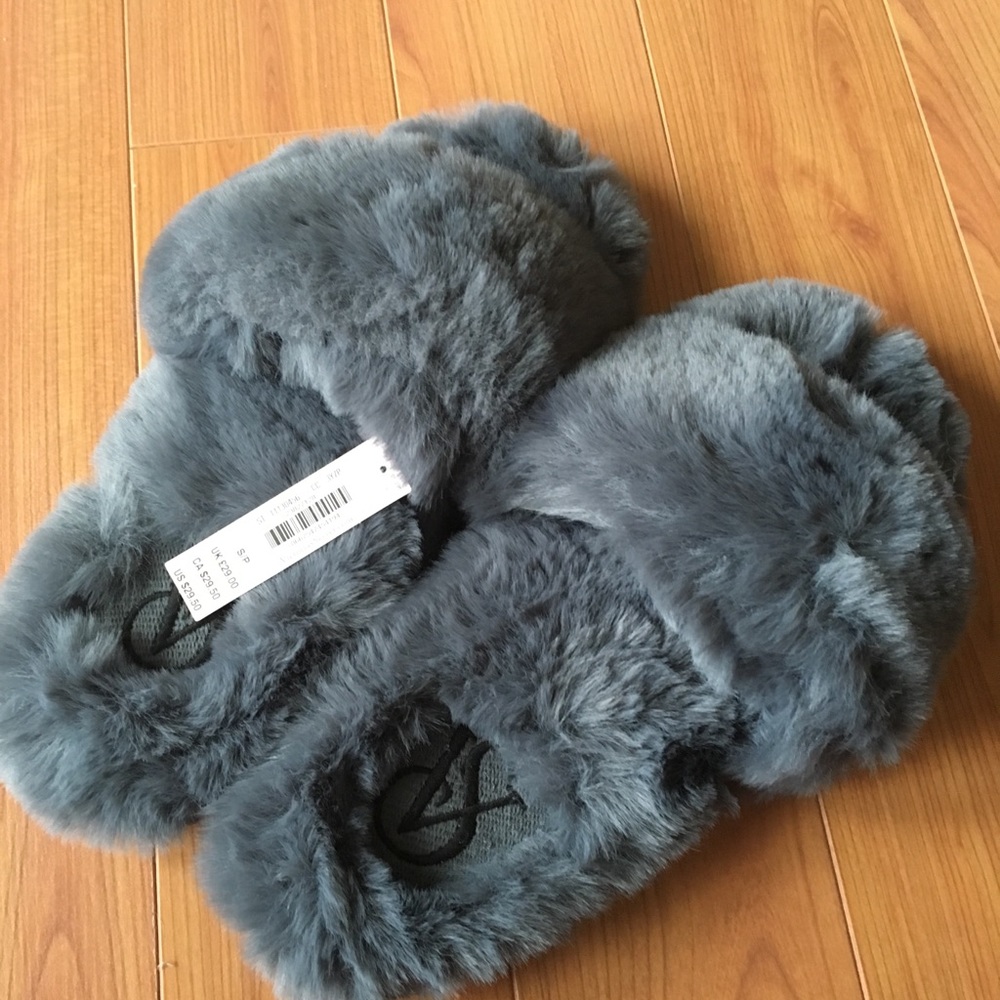 [SOLD] Victoria Secret Dark Gray Slippers